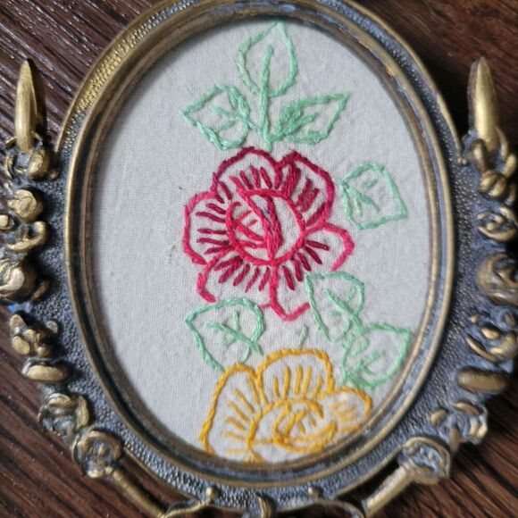 Vintage Lot of 2 embroidered / Cross stitch florals in frames small art Cottage - Picture 4 of 13